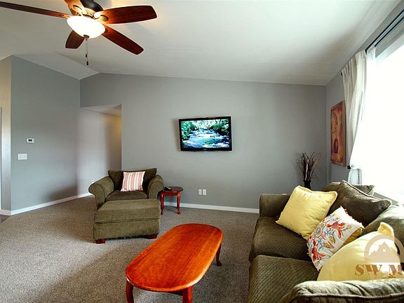 2nd image of 37 Grassy Meadow Dr