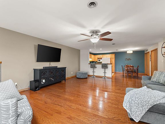 4th image of 946 Elm Dr
