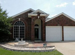 645 Woodacre Dr, Grand Prairie, TX 75052