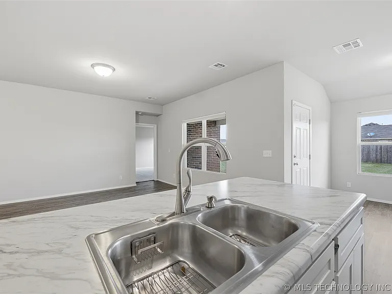 8501 E 162nd St S — Photo 12