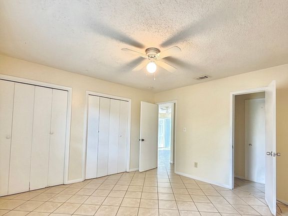 4th image of 504 W Fairfield Dr Unit E1