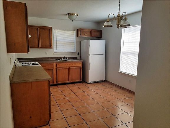 5th image of 12049 Willowmist Ave
