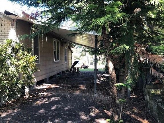 3rd image of 2619 W Henry Ave