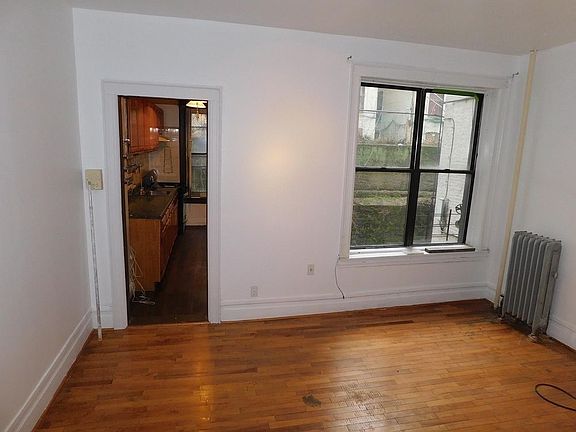 4th image of 384 Saint Johns Pl APT 1R