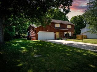 800 W Deerbrook Dr, Peoria, IL 61615