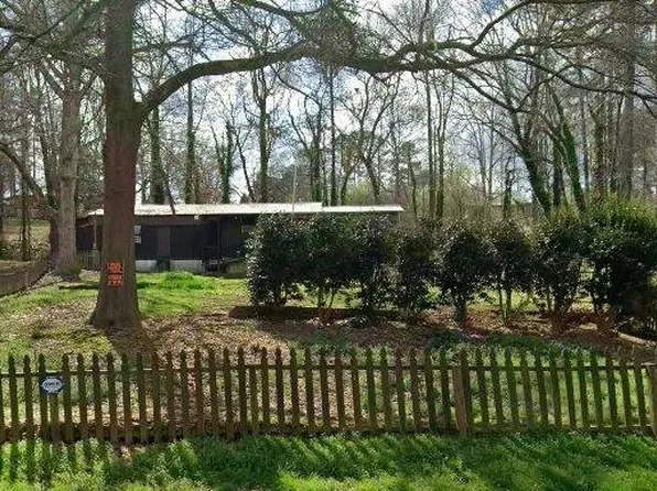 90 Valley Trl SE, Acworth, GA 30101