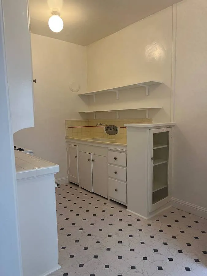 81 Glen Ave — Photo 3