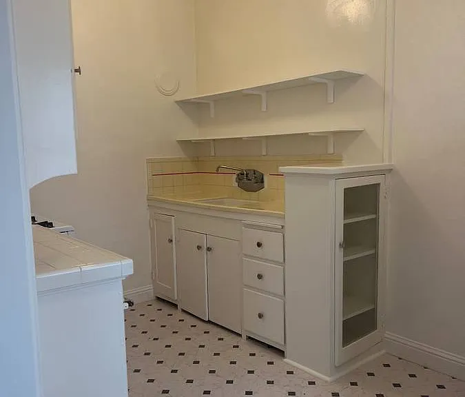 81 Glen Ave — Photo 3