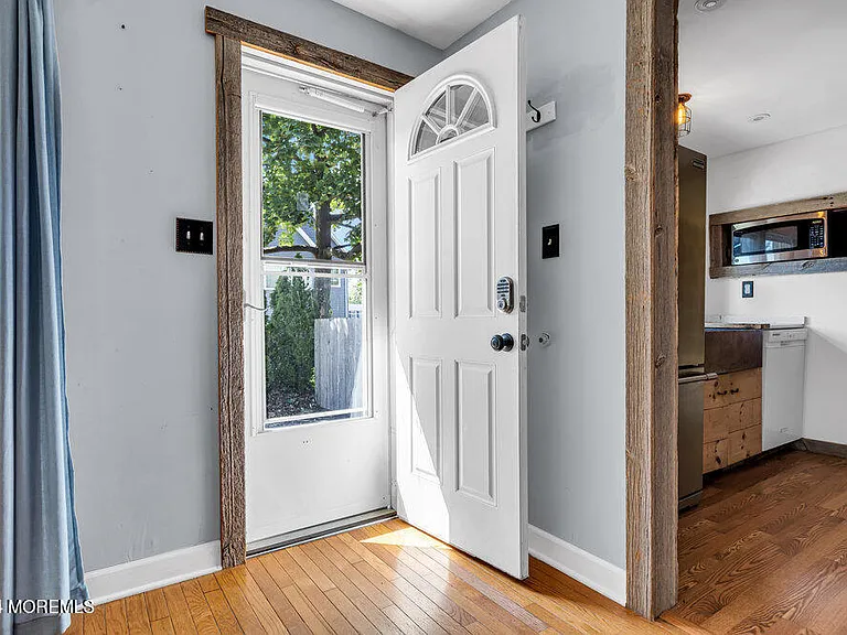105 Longfellow Ave — Photo 6