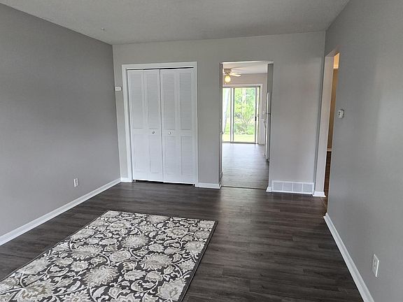 4th image of 2144 Plainfield Ave