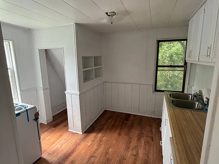 206 Allen St #2 — Photo 6
