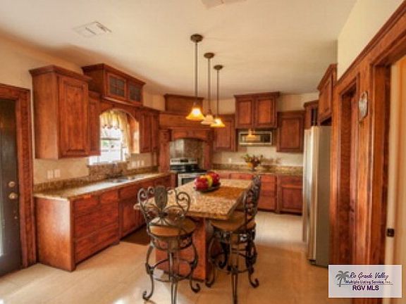 3rd image of 7072 Lago Vista Blvd