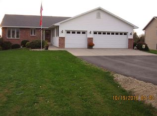 7215 N Weary Rd, Evansville, WI 53536