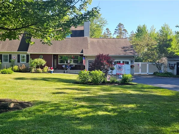 2145 Lapham Rd, East Aurora, NY 14052