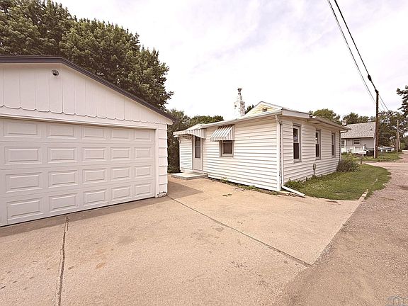 3rd image of 2910 5th Ave