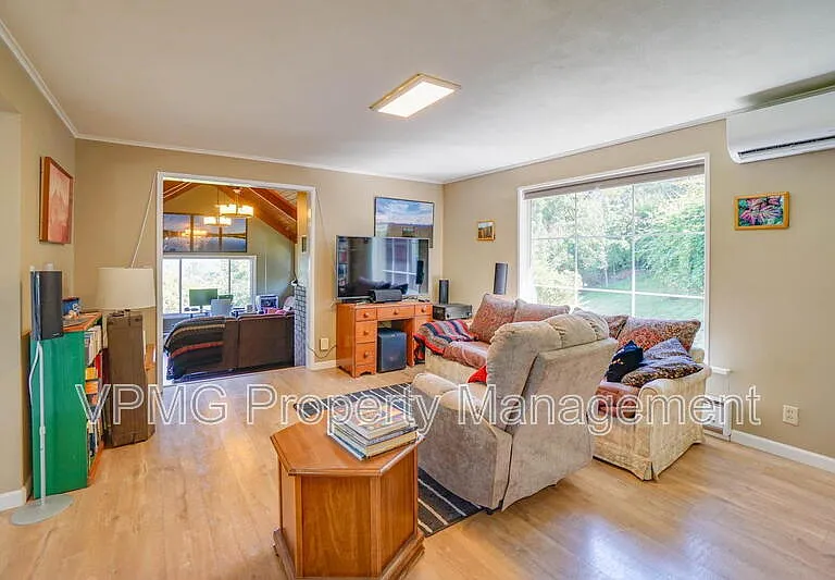 3956 Columbia Heights Rd — Photo 6