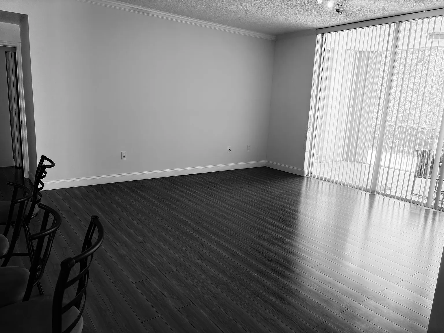 3 bed, 1230 sqft, $3,150 — Photo 2