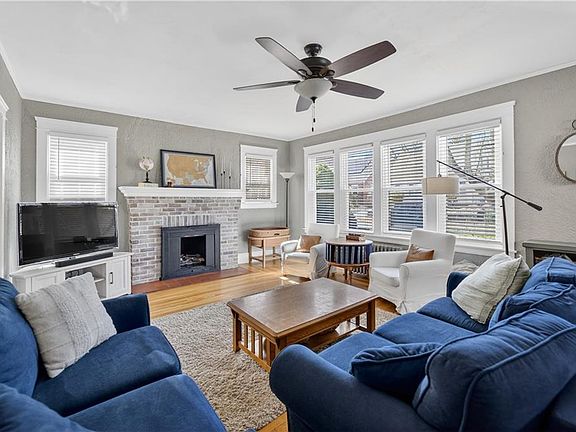 4th image of 43 Longwood Ave