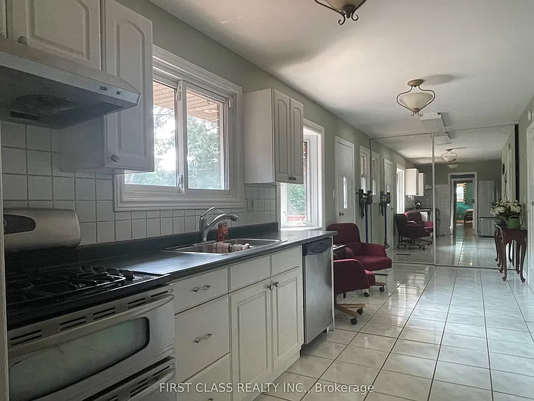 251 Scott Ave — Photo 8