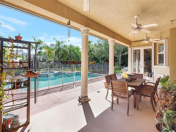 5th image of 17521 SW 93rd Pl