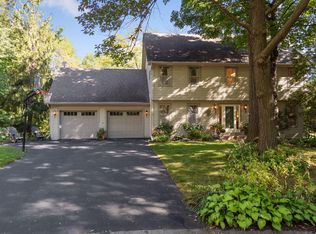 15140 Woodruff Rd, Wayzata, MN 55391