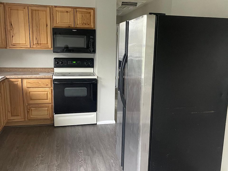 2nd image of 864 E 350 N