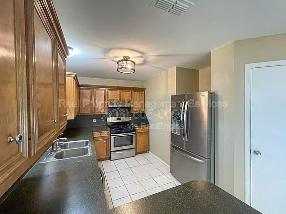 4th image of 209 Avenue L