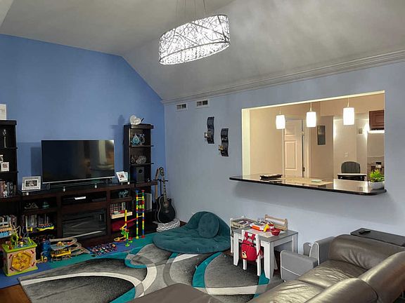 4th image of 3907 N Harlem Ave #302B
