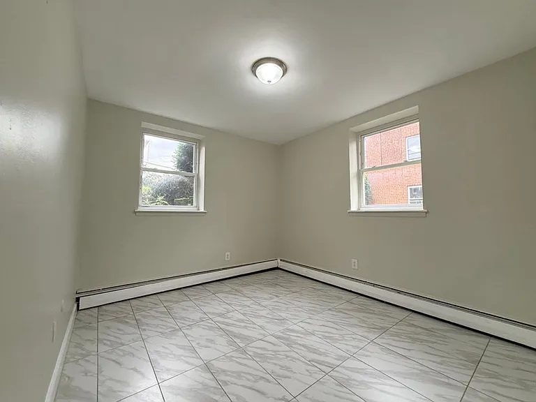 112 Lincoln Ave #6 — Photo 5