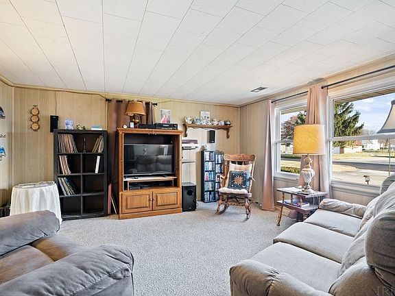 4th image of 312 N Ivy Ln