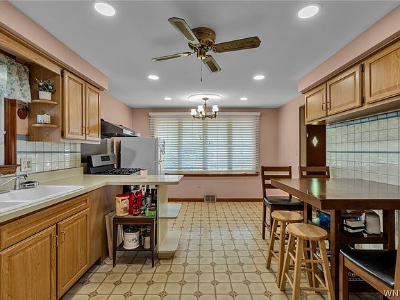 3rd image of 138 McNaughton Ave