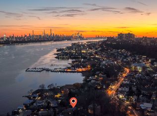 4 Colony Rd, Edgewater, NJ 07020