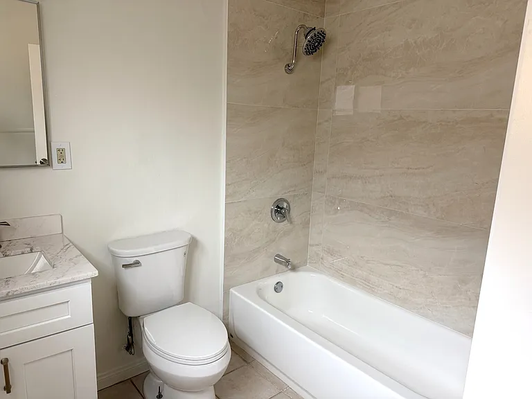 4224 1/2 N La Rica Ave — Photo 12