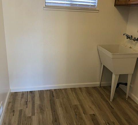 5th image of 560 Zinfandel Dr