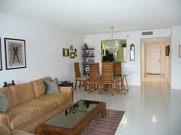 Home For Sale In Huntington Pointe