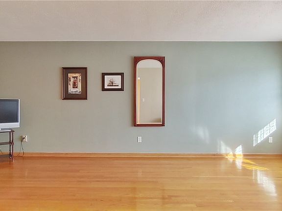 2nd image of 15223 Armes Ct