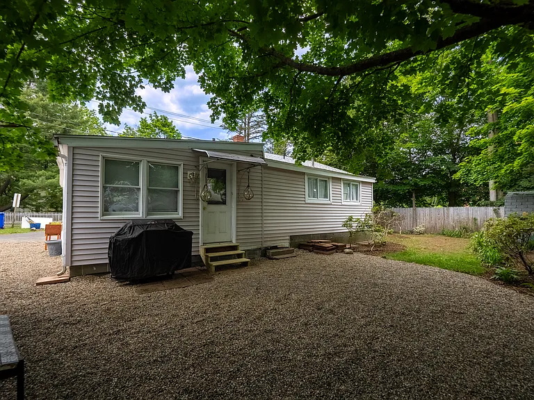 11 Chestnut St — Photo 10