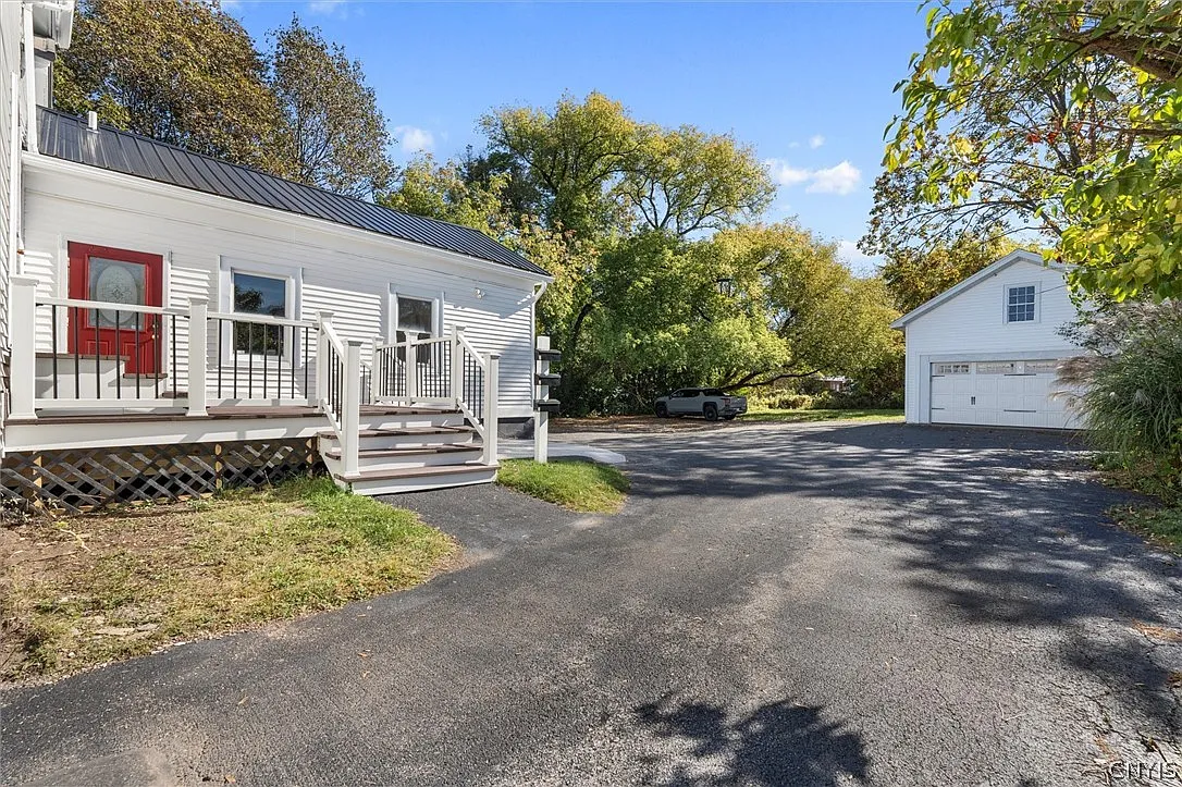 2 bed, 1.0 bath, 950 sqft, $1,800 — Photo 2