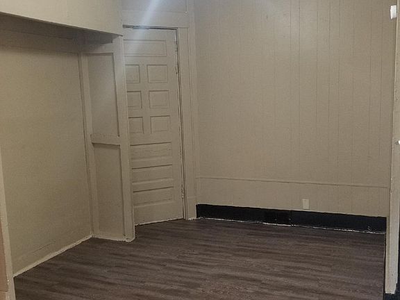 4th image of 801 1/2 N Roosevelt Ave