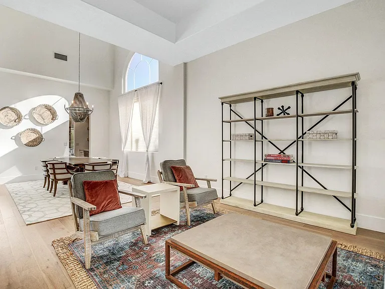 308 Round Stone Ct — Photo 10