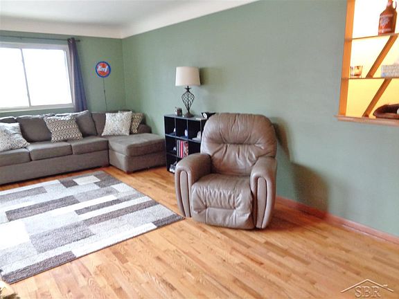 4th image of 1340 Leo St