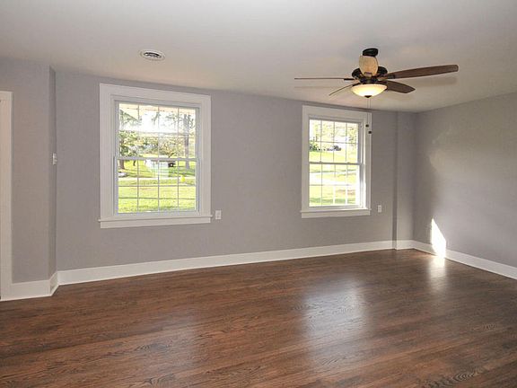 4th image of 4302 Garden Dr