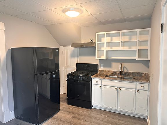 3rd image of 105 W Wilson St