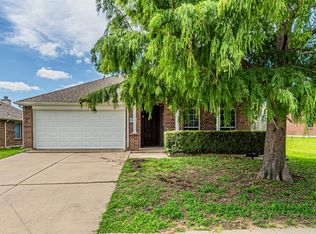 8220 Mossberg Dr, Arlington, TX 76002