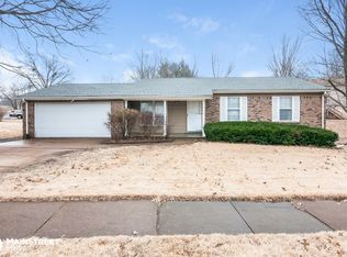 6906 Jamestown Way Dr, Florissant, MO 63033