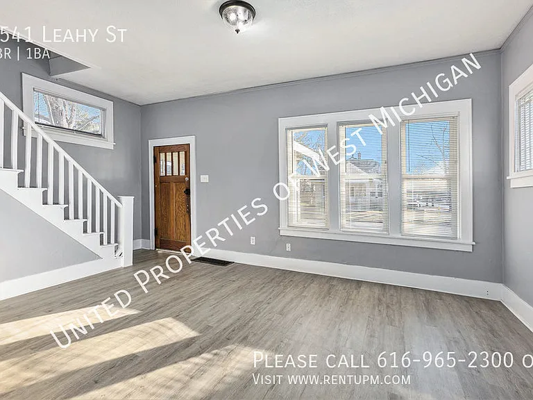 1541 Leahy St — Photo 3