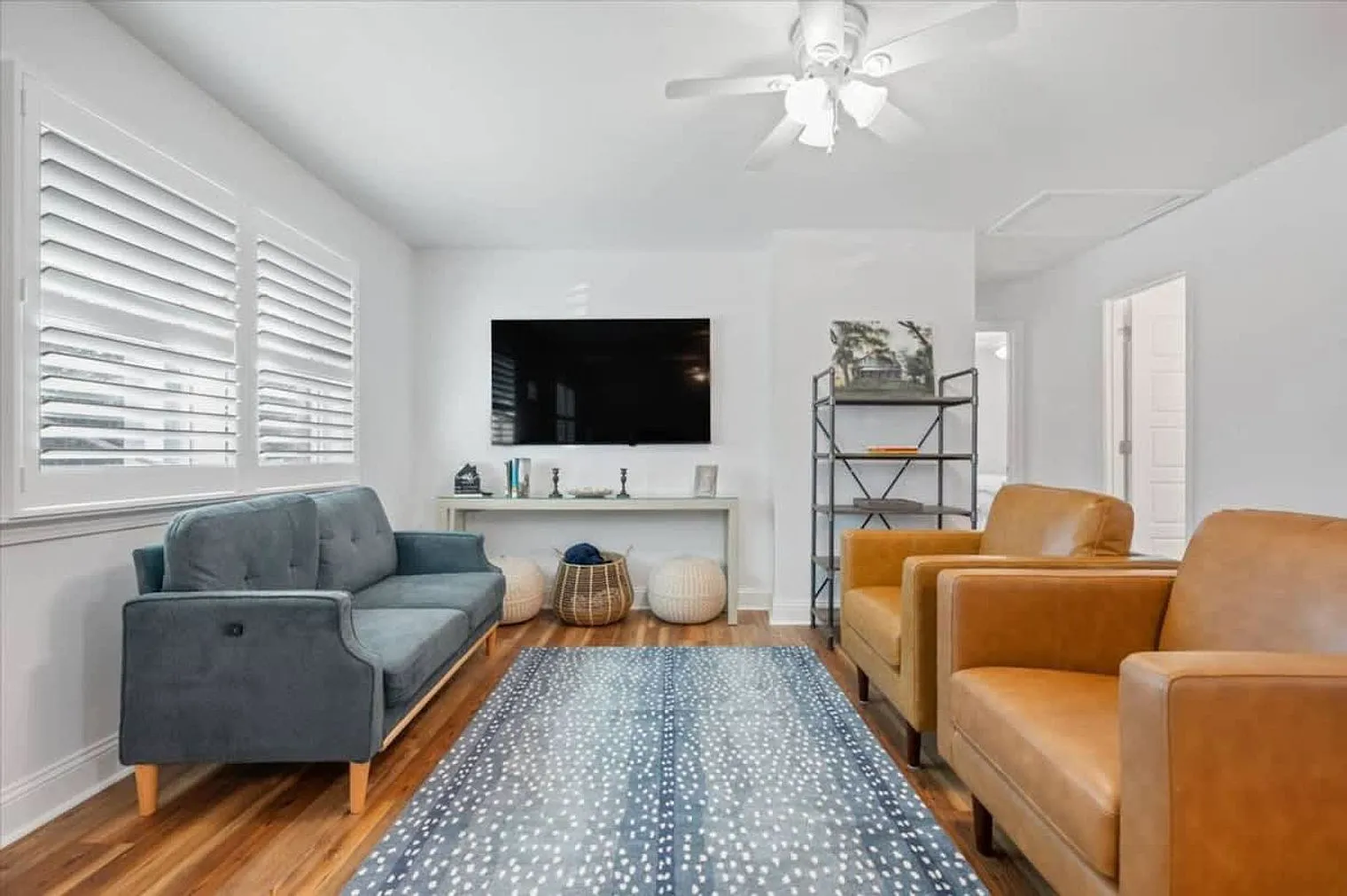 3 bed, 2.0 bath, 1151 sqft, $3,244 — Photo 2