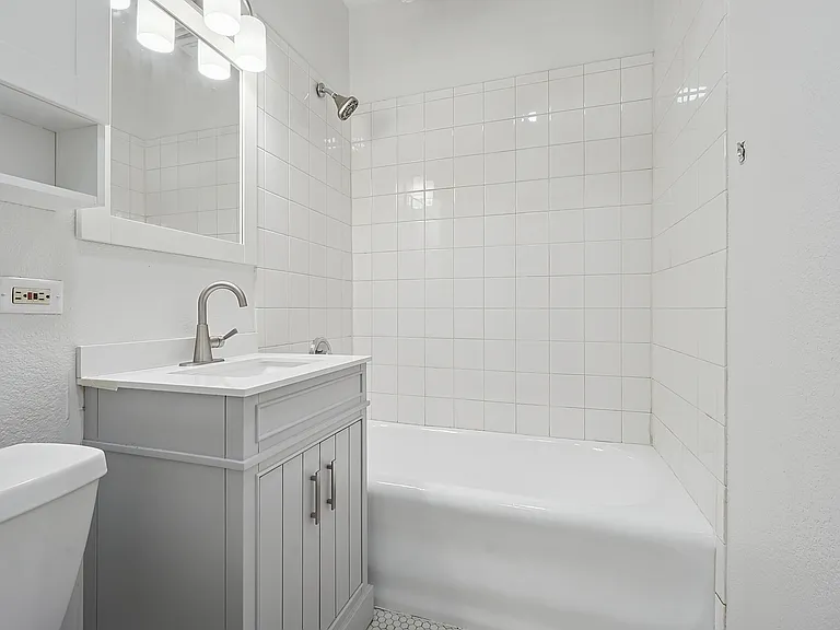 1301 Maple Ave #1 — Photo 7