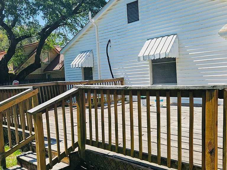 3337 Halsey St — Photo 3