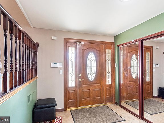 5th image of 613 Oakfield Ln